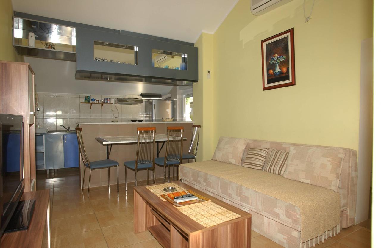 Mm Kovacevic Apartments Petrovac Bagian luar foto